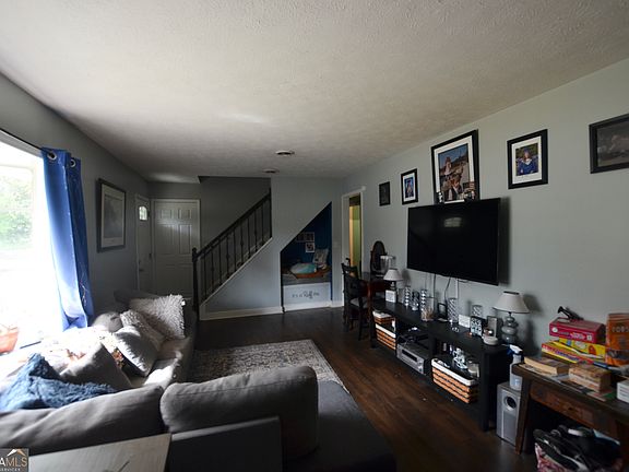 5th image of 172 Merrybrook Dr