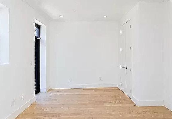 5th image of 688 Washington Ave #3R
