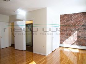 38 Bradford St