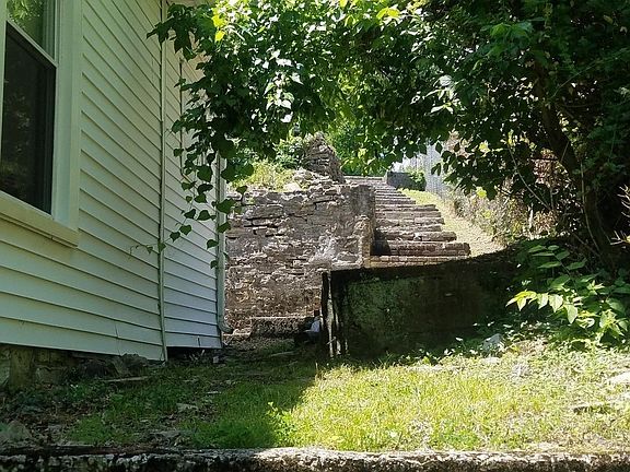 3rd image of 766 Hillcrest Ave