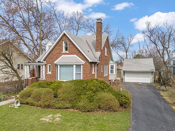 2nd image of 2126 Maple Rd
