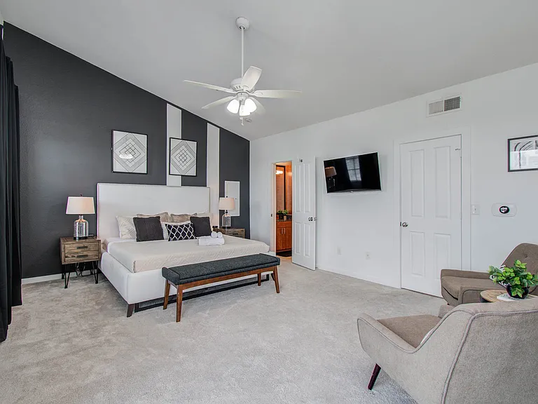2216 Chenevert St #16 — Photo 4