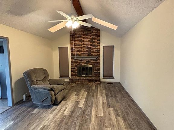 4th image of 417 Boulder Ct