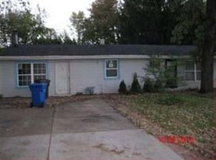 164 Sioux Ave, Carpentersville, IL 60110