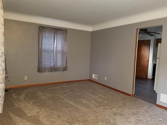 2nd image of 324 S Elm St