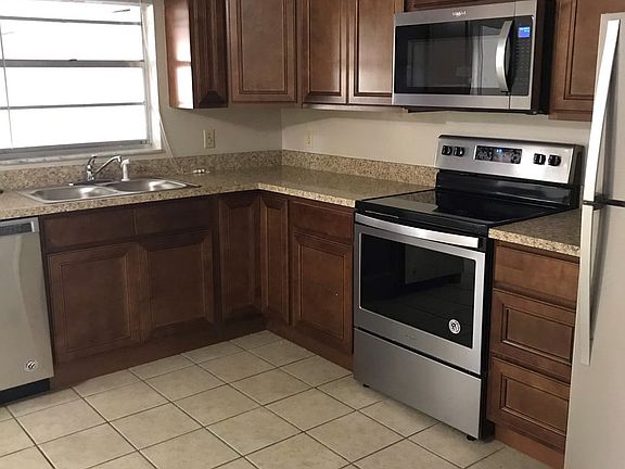 3rd image of 1061 South Blvd #1061
