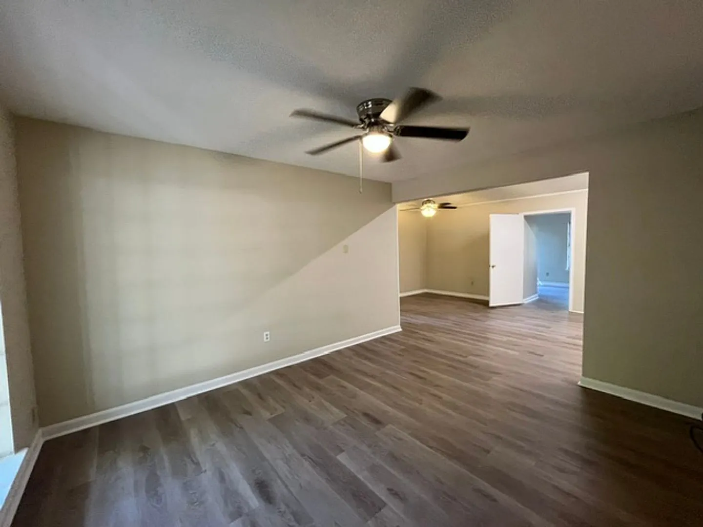 Renovated 4 Bedroom 2 Bath Home with Bonus Room for Rent! — Photo 3