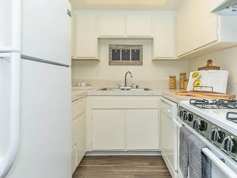 R.C. Briarwood Apartment Homes — Photo 15