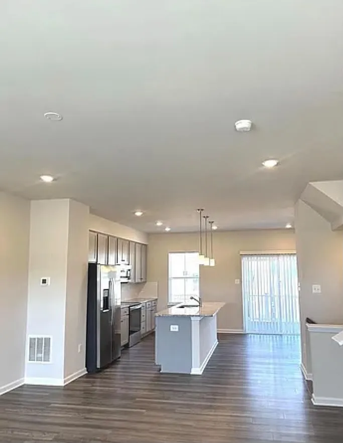 3 bed, 1506 sqft, $1,990 — Photo 1
