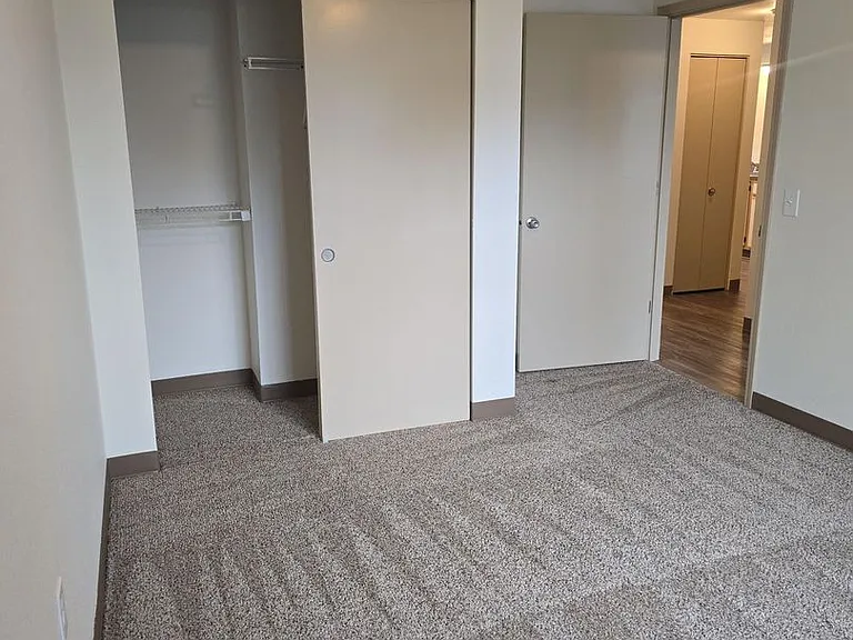 Winfou06-Columbia Village Apartments — Photo 13