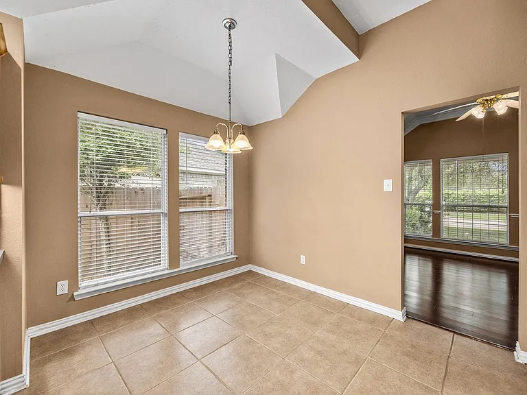 7206 Hollow Field Ln — Photo 9