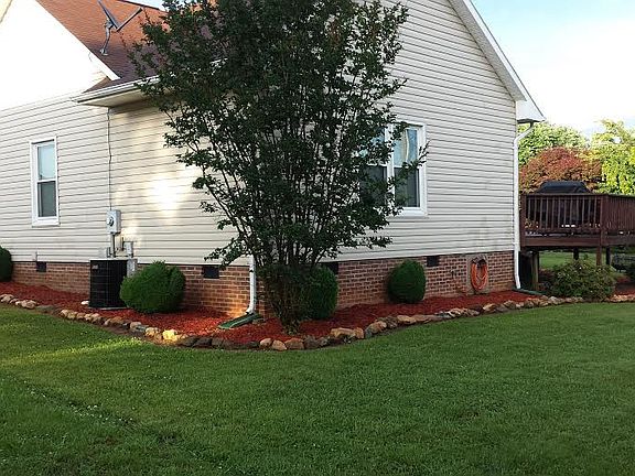 3rd image of 101 Blairfield Ct