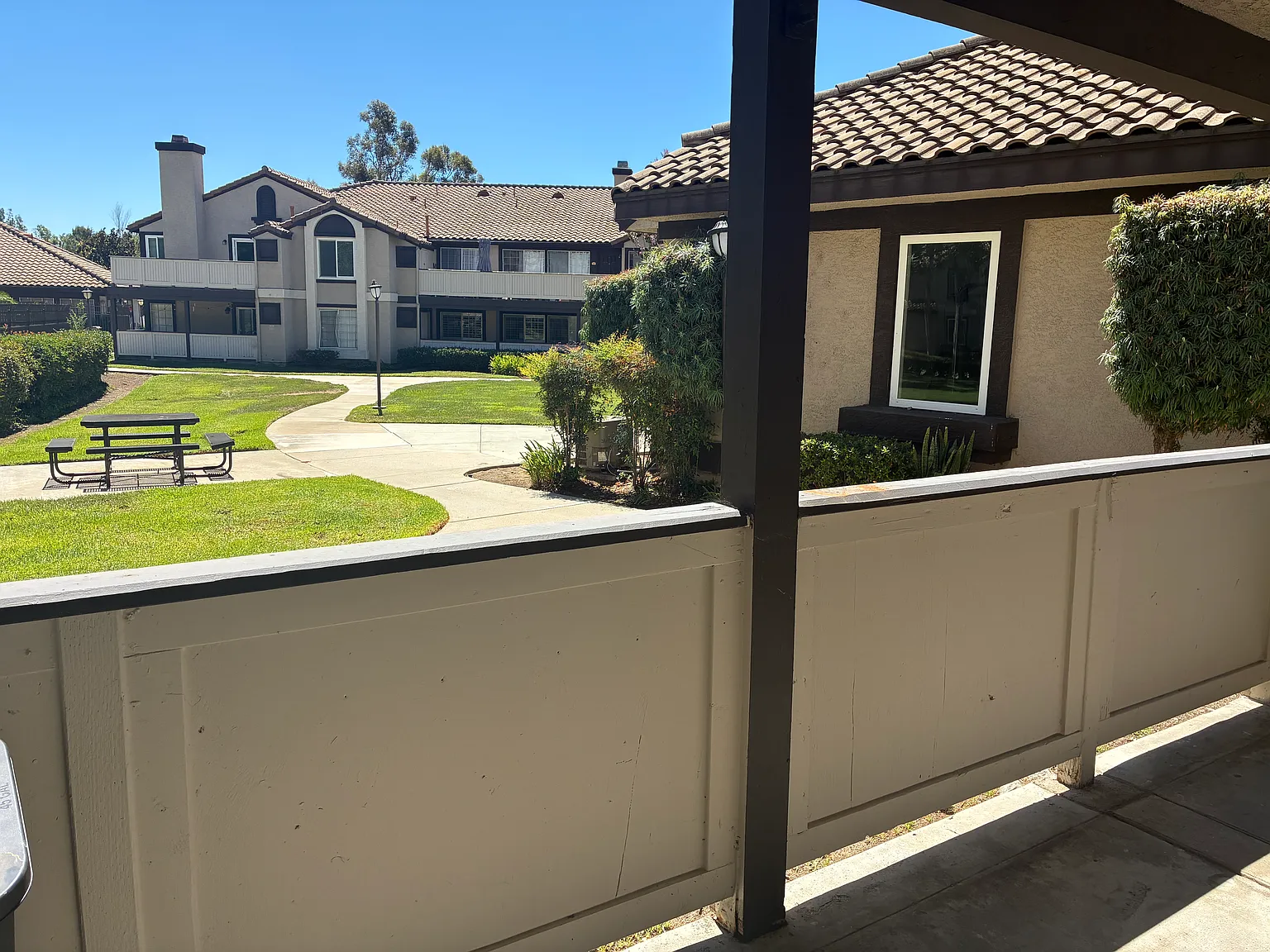 2 bed, 969 sqft, $2,500 — Photo 2