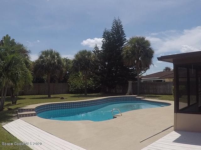 1st image of 360 Cherry Dr