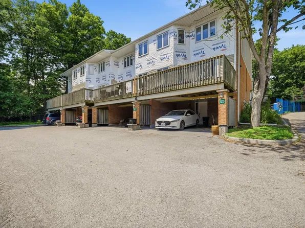 1122 Chimney Hill Way, Ottawa, ON K1J 8Z6