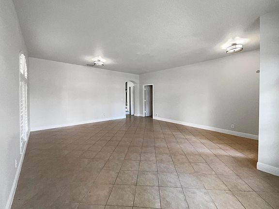 3rd image of 4435 Banyan Trails Drive