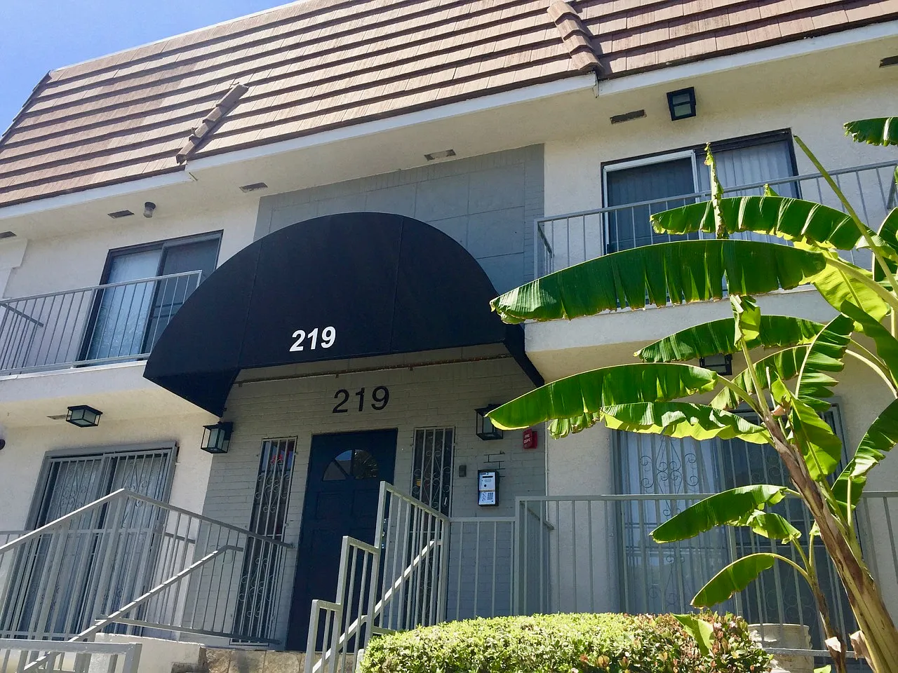 219 South Mariposa Avenue Apartments — Photo 3
