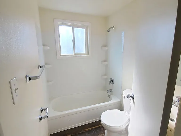 7865 Valley Rd NE — Photo 11