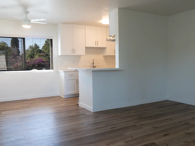 815 Loma Ave #14 — Photo 5