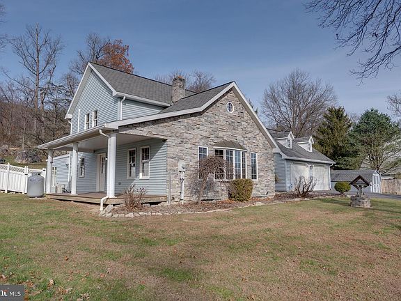 2nd image of 221 Cliffside Dr