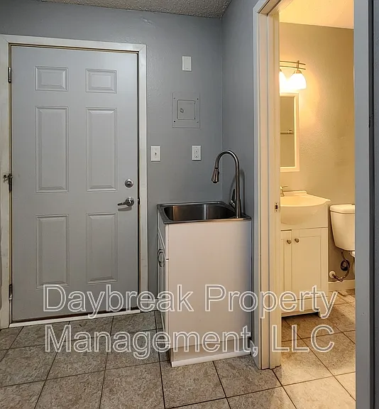 713 30th St N #4 — Photo 5