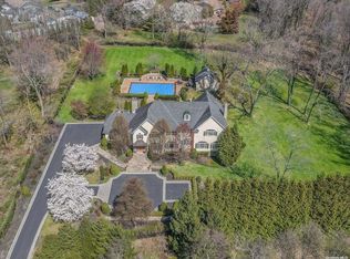 3 Equine Ln, Saint James, NY 11780