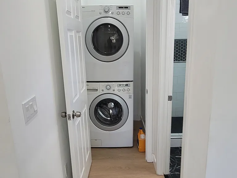 Washer Dryer In Unit
