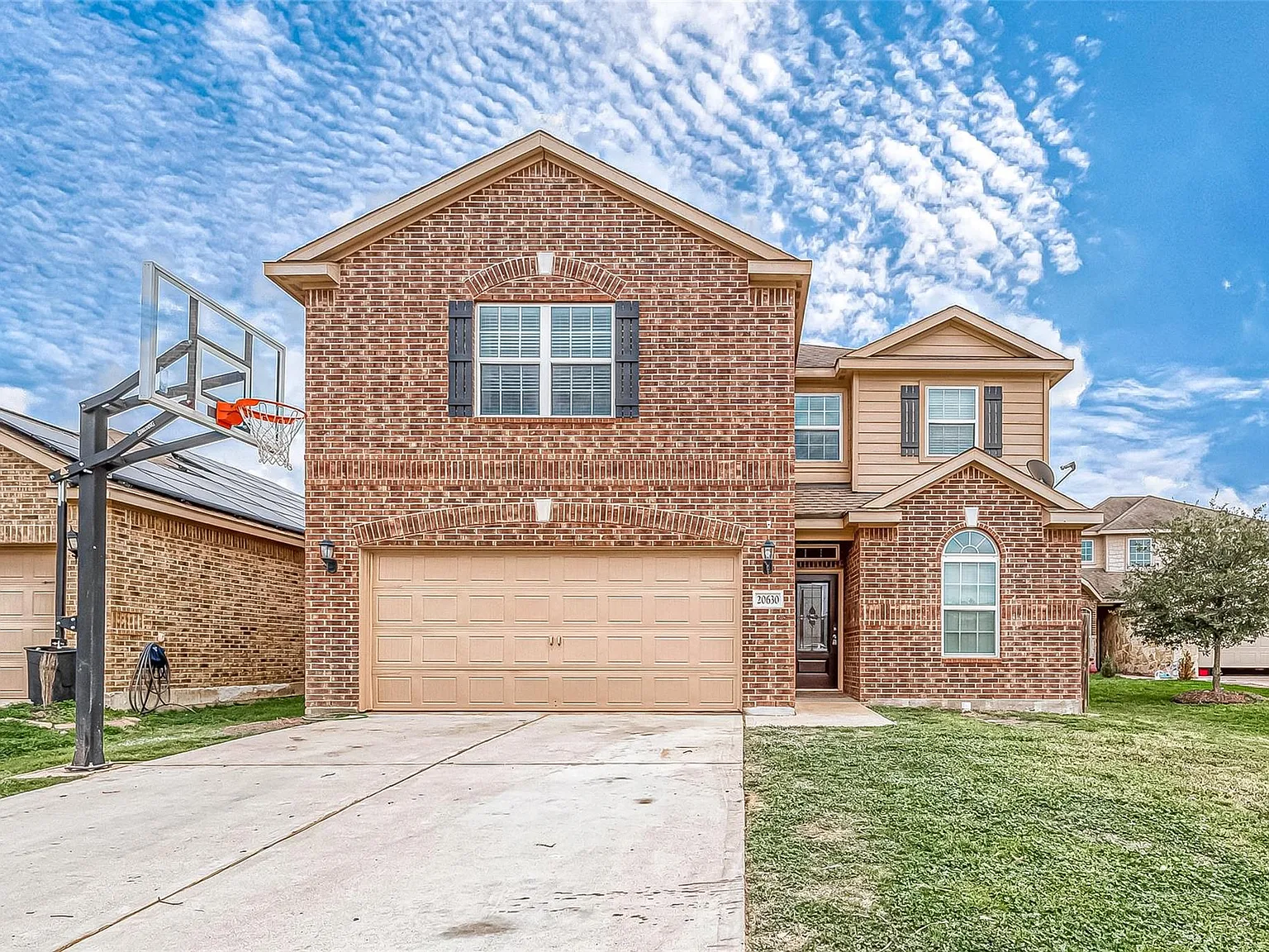 5 bed, 2.5 bath, 2677 sqft, $2,395 — Photo 3