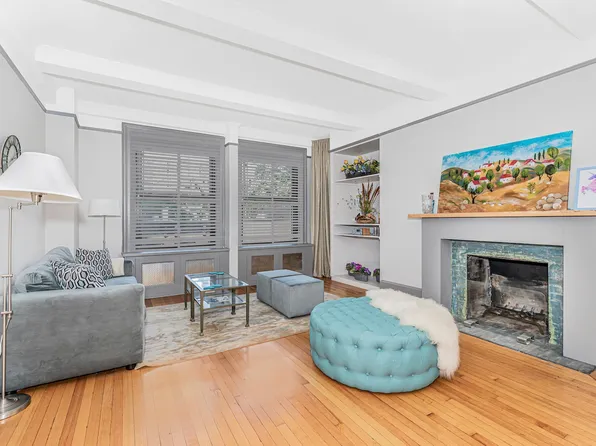 212 East 48th Street image 1 of 24