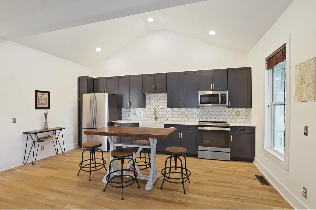 70 Lucy St SE — Photo 2