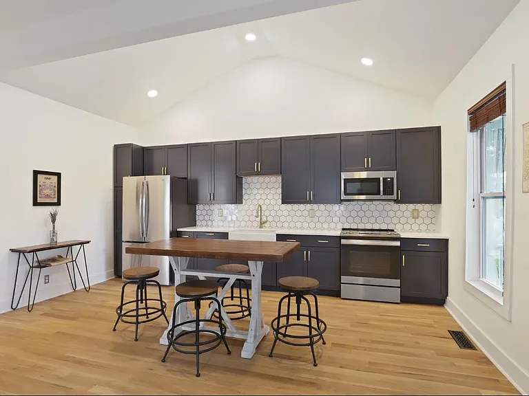 70 Lucy St SE — Photo 2