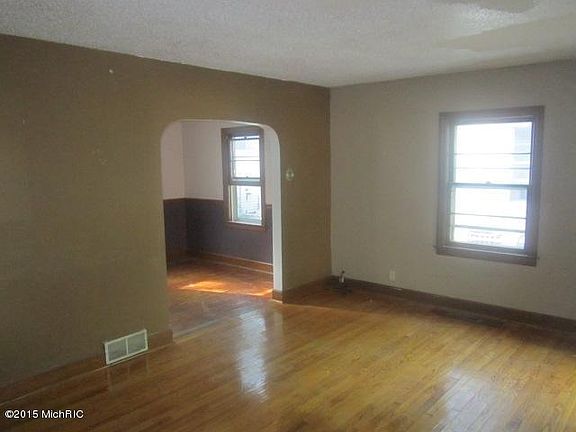 5th image of 2501 Westwood St