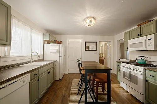 8 Peck Ave Photo 1