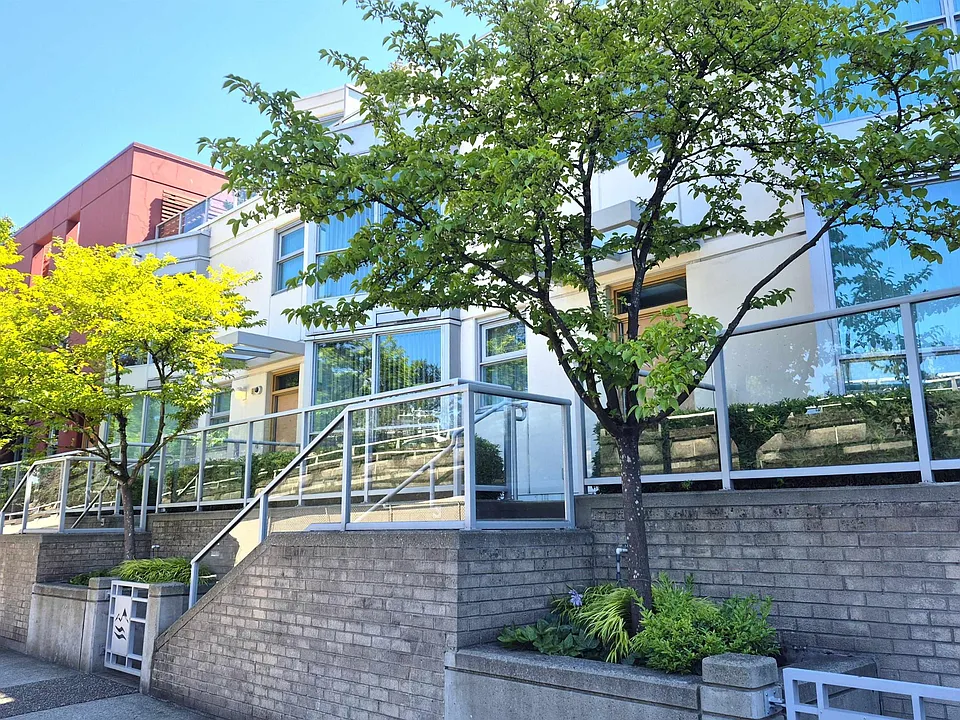 150 Prior St