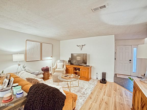 4th image of 2125 Silverbrook Dr #2D