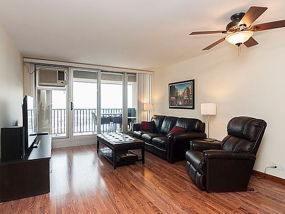 4th image of 1960 N Lincoln Park W APT 806