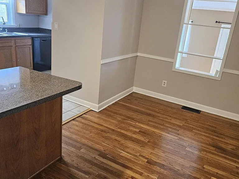 708 Cheryl Ln — Photo 5