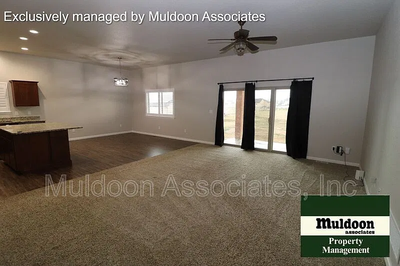 3 bed, 2.0 bath, 1789 sqft, $2,200 — Photo 2