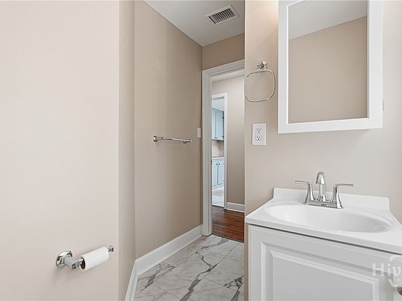 4th image of 305 Treat Avenue
