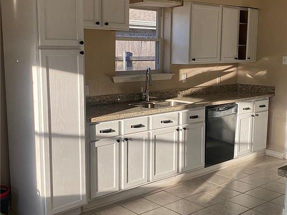 4th image of 2412 E Pearl Dr