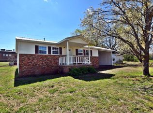 1518 W Hickory St, Stilwell, OK 74960