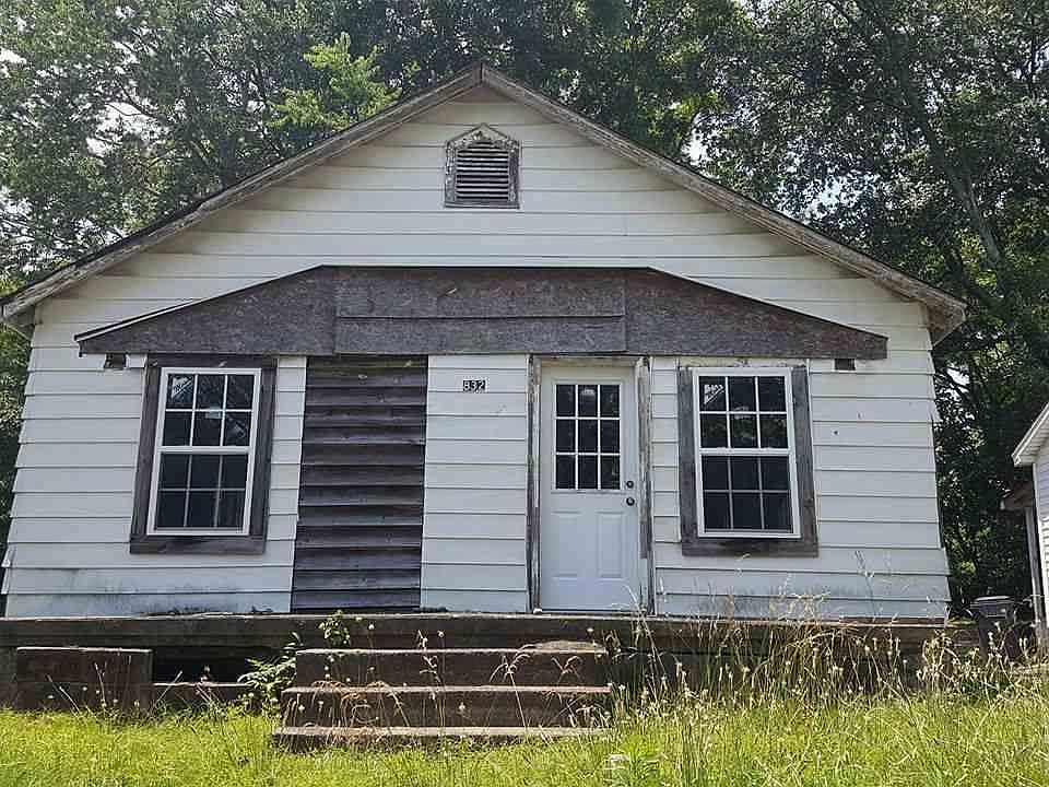 1st image of 832 Champion St