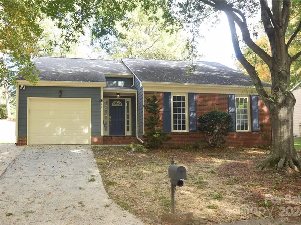 2429 Dryden Ln, Charlotte, NC 28210