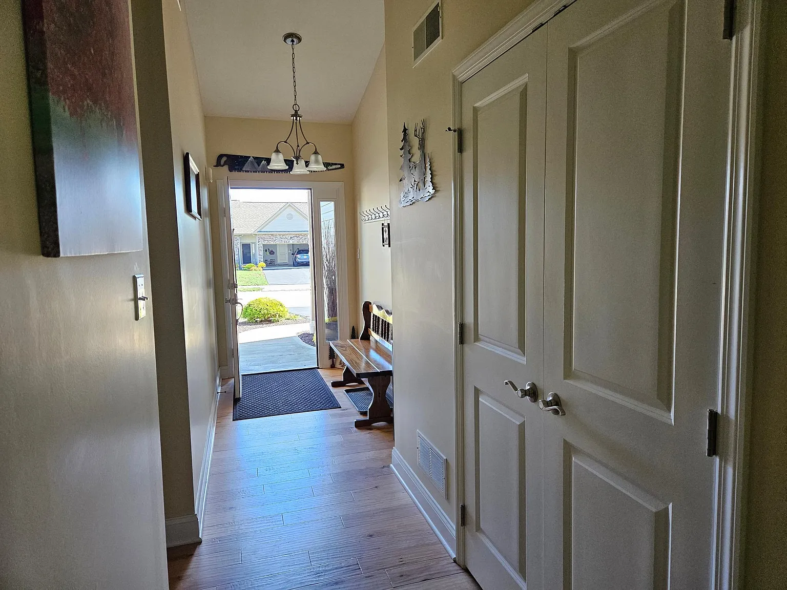3 bed, 1400 sqft, $2,400 — Photo 3