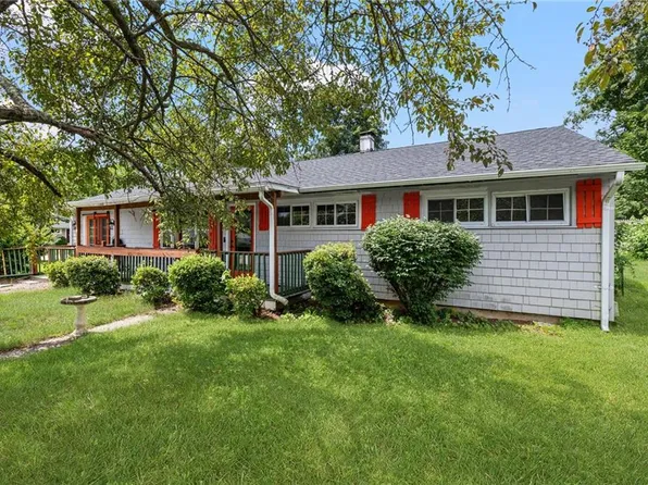 37 Gerald St, Warwick, RI 02886