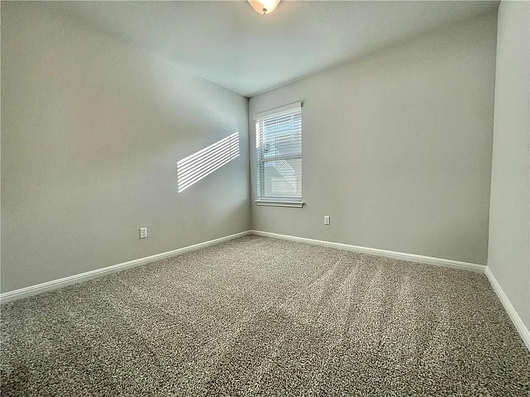 2040 Arendale Dr — Photo 6