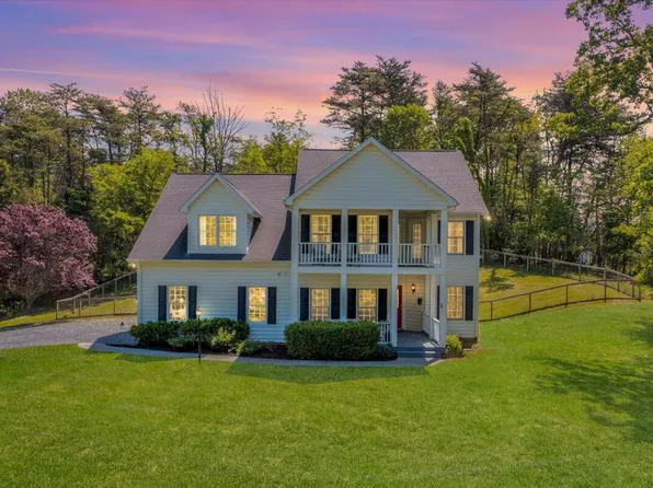 97 Five Moons Dr, Troutville, VA 24175