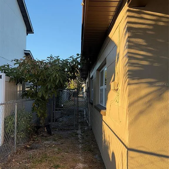 4119 W La Salle St — Photo 8
