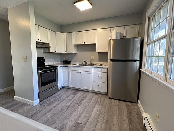3rd image of 15 Fairmor Dr #3