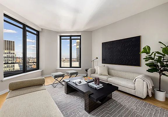 2nd image of 75 Wall St Penthouse L5